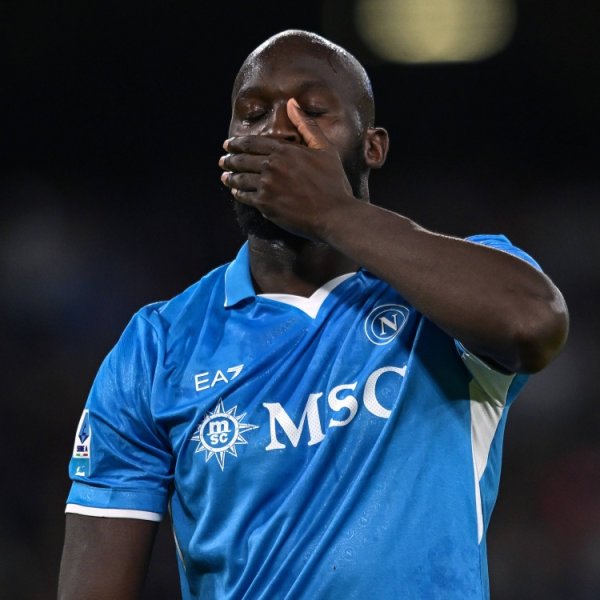 Bác sĩ của đội Naples: Lukaku bị thương nặng và quyết định không trải qua phẫu thuật xem xét thời gian phục hồi.