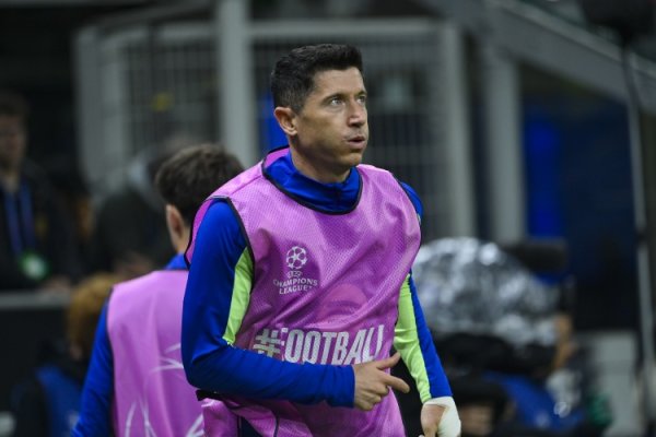 Lewandowski đã ghi 3 bàn trên băng ghế dự bị mùa này, khiến nó trở thành cầu thủ ghi được nhiều bàn thắng nhất trong thay thế La Liga.