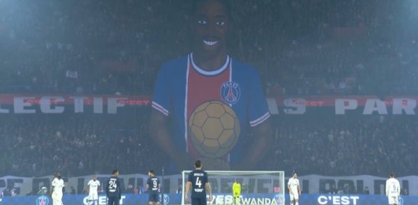 Người hâm mộ giới thiệu Tifo k