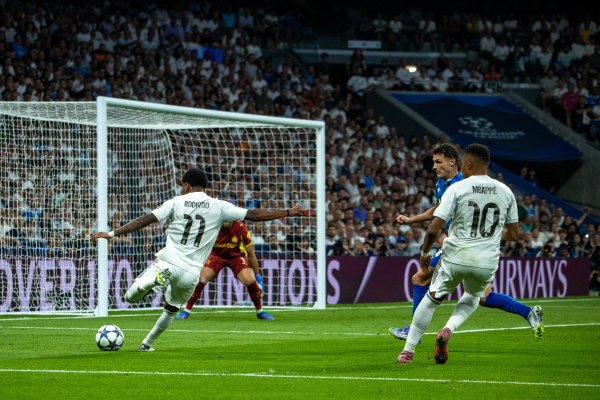 Marca: Vị trí tốt nhất của Rodrigo ở bên trái, và cả hai đều có thể vượt qua điểm mấu chốt và tìm cơ hội bắn