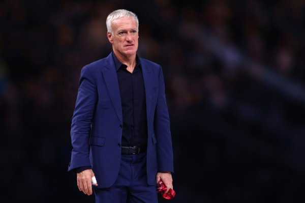 Deschamps: Là một huấn luyện viên, bạn phải học cách theo kịp thời đại. Nếu không thích nghi với các