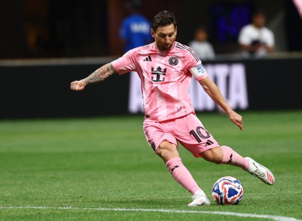 Cúp Messi! Messi đích thân côn