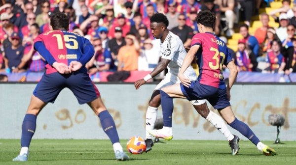 Các đối thủ ngang tài ngang sứ