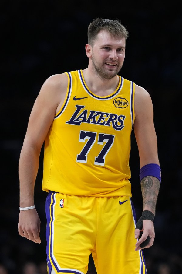 Tấn công nhà vô địch ghi bàn? 