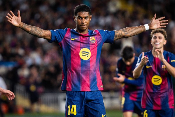 Cựu trợ lý Villa: Rashford nên đá phạt cho Barcelona Anh ấy cần một môi trường để bảo vệ anh ấy