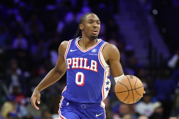 Mùa tiếp theo sẽ đón! Maxi ghi được 18 điểm khi thực hiện 6/10 cú sút trong hiệp, 3 rebound, 4 kiến ​​​​tạo và 4 lần chuyển bóng.