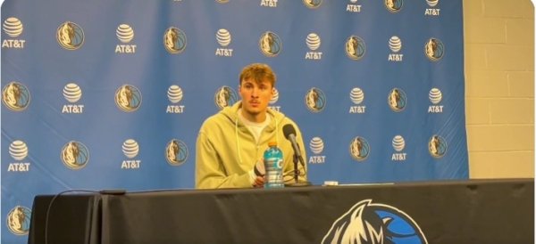 Flagg nói về chấn thương ngón tay cái bên phải của mình: Nó đã bị bong gân ở trận đấu trước và không có vấn đề gì lớn