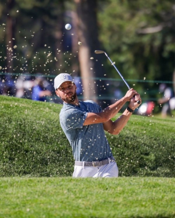 Meiji: Doanh thu của Under Arm