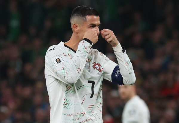 Cristiano Ronaldo bị treo giò 